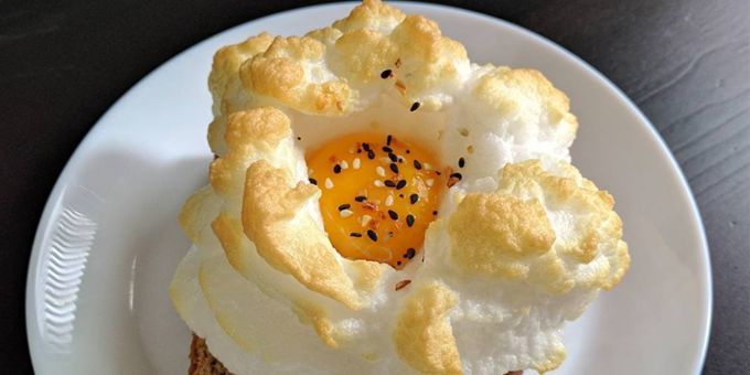 Recipes from the eggs: yolks on the "cloud"
