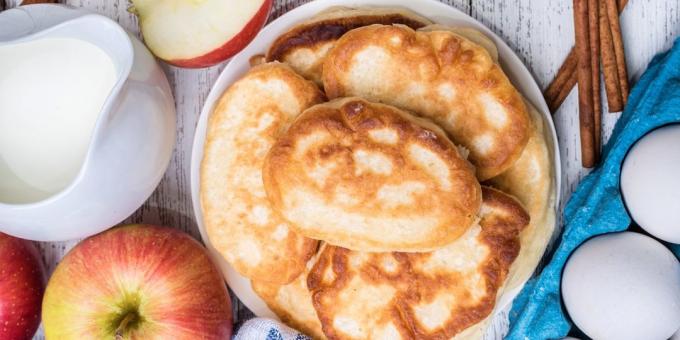 Pancakes with apples and semolina