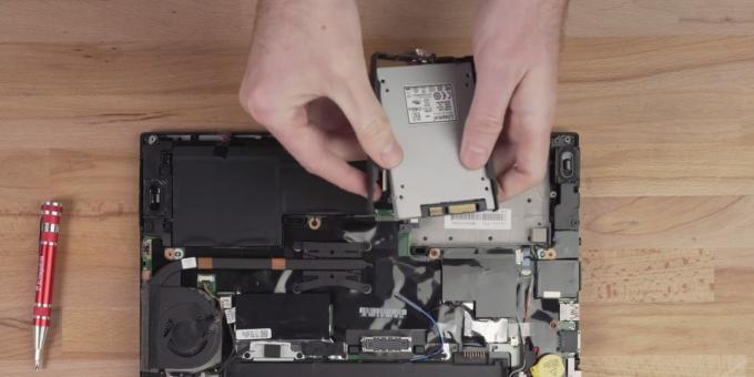 How to connect an SSD to a laptop: Put the mounts on a new drive