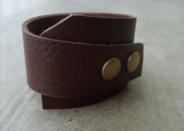 how to make a leather bracelet