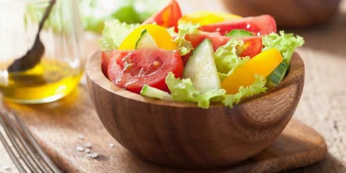 Salad with tomatoes, cucumbers and bell peppers