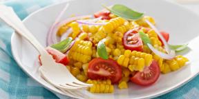 Salad with corn, tomatoes and onions