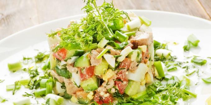 Salad cod liver with tomatoes, radishes and soy sauce