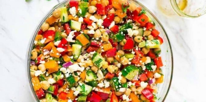 Recipes with chickpeas: Salad with chickpeas, peppers and feta cheese