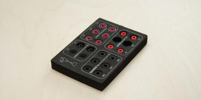 FiiO FH5: Stand with ear pads reminiscent patch panel modular synthesizer