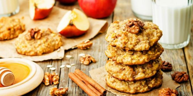 Oatmeal cookies with apple and whole wheat flour