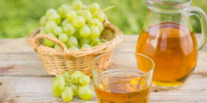 Compote of grapes with pears