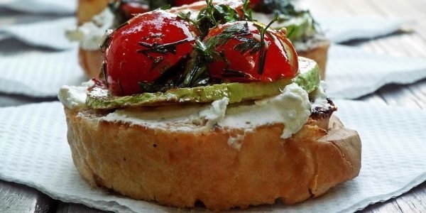 What to cook outdoors, except for meat: toast with curd cheese, baked zucchini and tomatoes