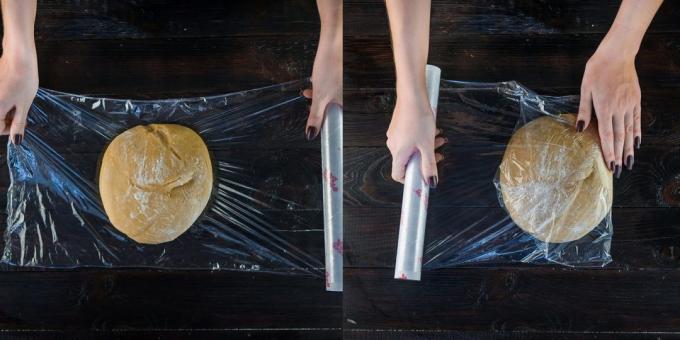 Cake Honey Cake: Wrap the dough in plastic film 