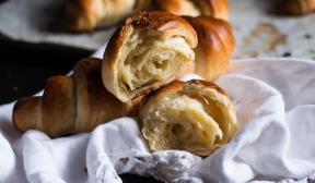 The simplest croissants without filling