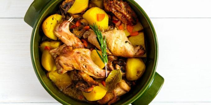 Rabbit in a pot with potatoes and carrots in the oven: a simple recipe