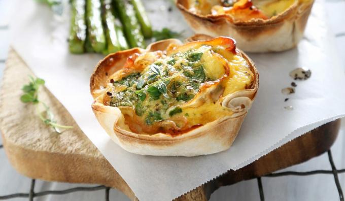 Tortilla tarts with meat filling