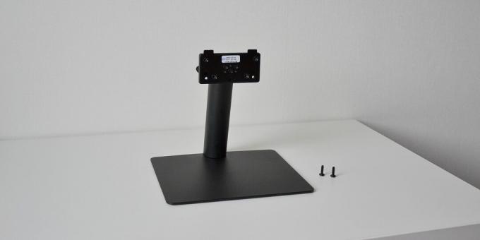 Review of smart monitor Samsung M5: all fasteners are included
