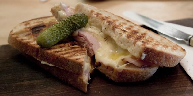 Recipes quick meals: sandwiches, French "croque-monsieur"