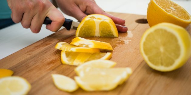 Cherry lemonade: wash the lemon and oranges