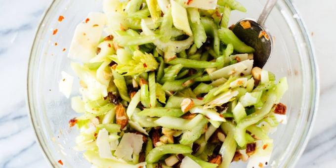 Salad with celery, figs, almonds and parmesan