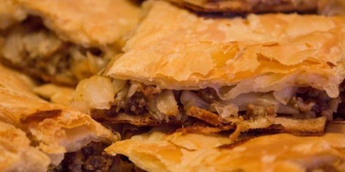 Closed puff pie with cabbage and minced