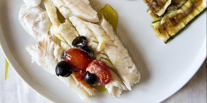 How to cook in the oven for perch with olives and cherry