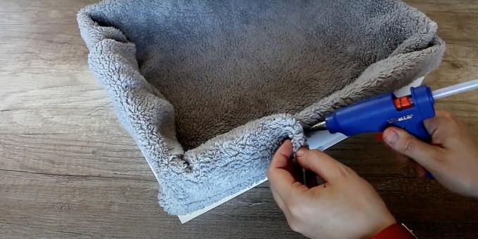 How to make a do-it-yourself cat bed: glue the fabric