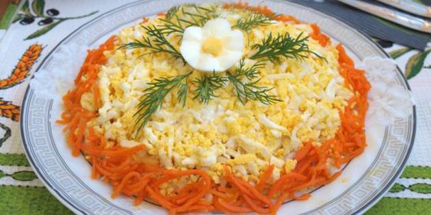 Korean salad with carrots and chicken