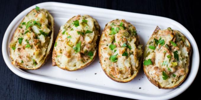what to eat before a workout: potato with tuna and cheese