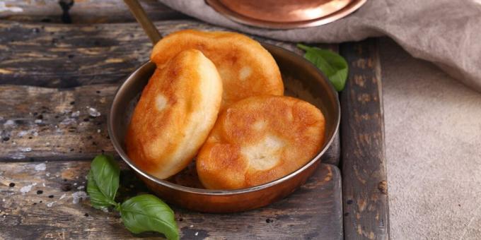 Fried pies with potatoes on kefir