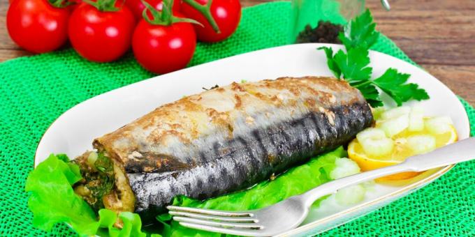 Mackerel in the oven with dill, onions and garlic: the best recipe