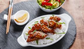 Chicken in teriyaki sauce with sesame seeds and green onions