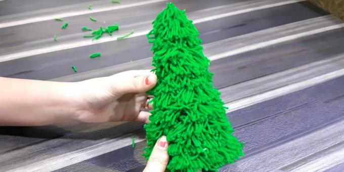 How to make a Christmas tree from threads