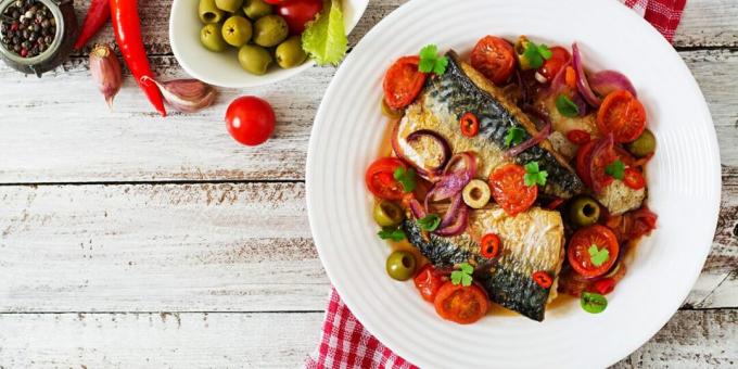Baked mackerel with tomatoes and olives