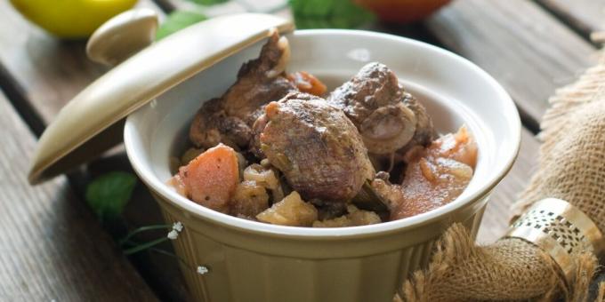 Beef stew with vegetables and apples