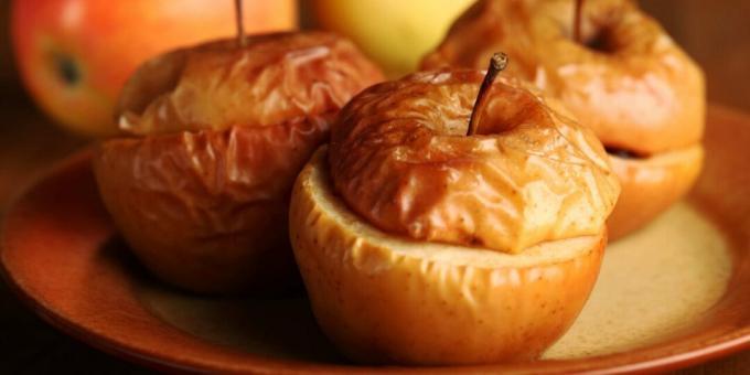 Baked apples stuffed with meat