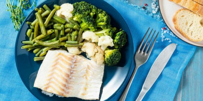 Steamed fish with vegetables