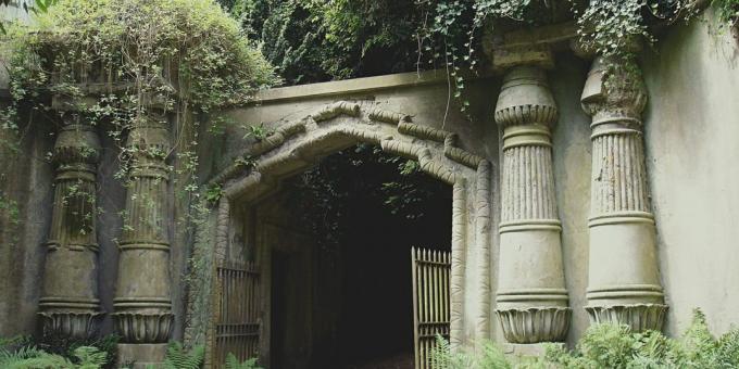 What to see in London Highgate Cemetery
