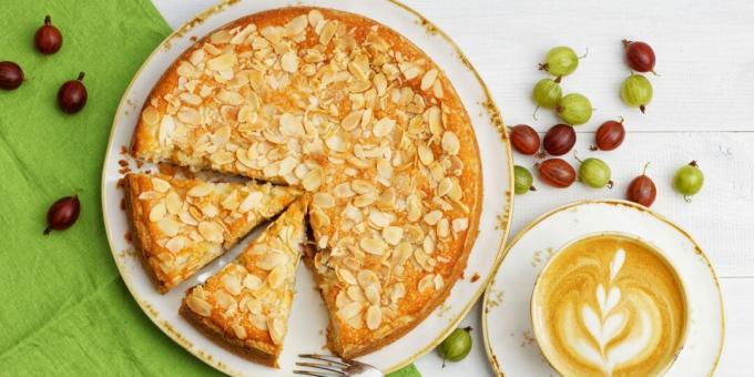 Pie with gooseberries and almonds
