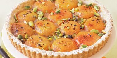 Cake with apricots: Sand cake with apricots and pistachios