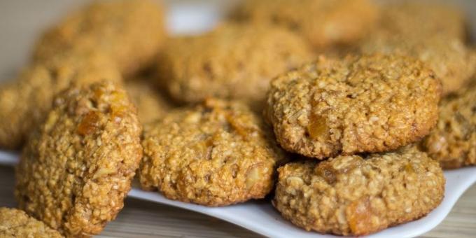 Lean oatmeal cookies with nuts and dried apricots