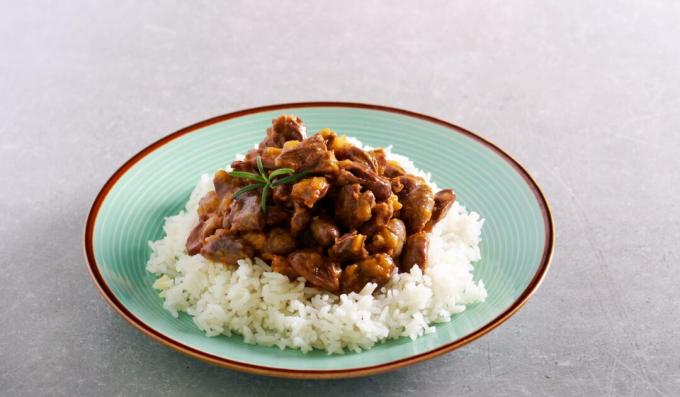 Chicken hearts stewed in tomato sauce