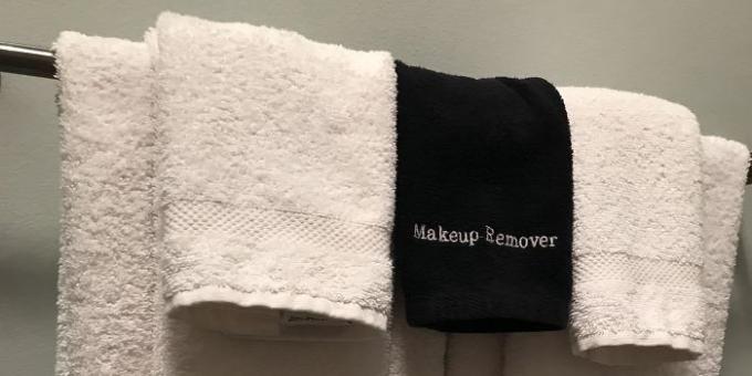 service hotels: towels makeup