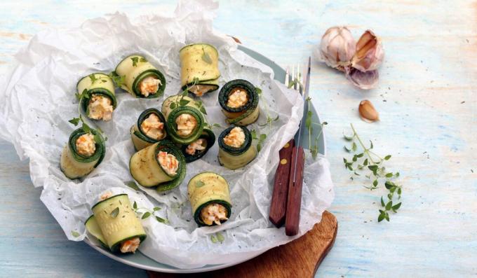 Zucchini rolls with crab sticks