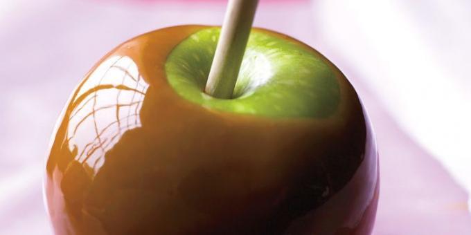 Caramel apples with condensed milk