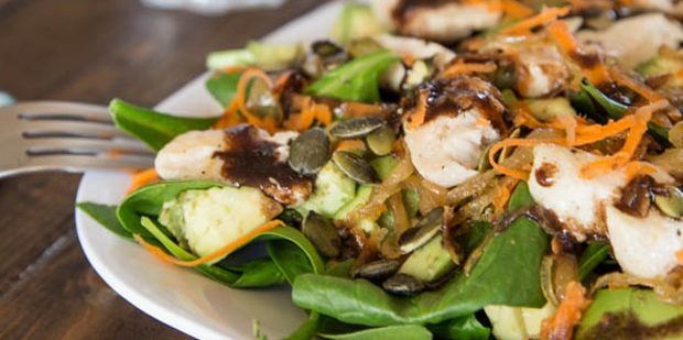 The best recipes with ginger: Salad with chicken, spinach, and ginger