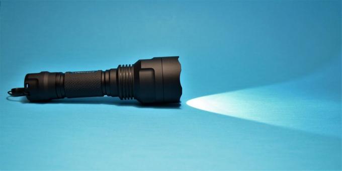 how to choose a flashlight: Convoy C8: beam