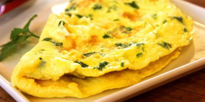 what to eat before a workout: omelet with vegetables