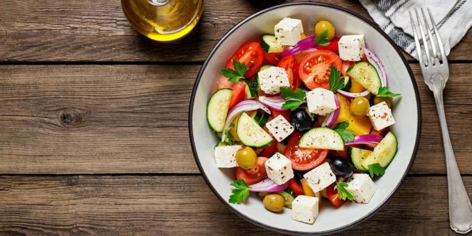 Greek salad with tofu