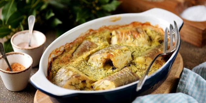 Hake baked with eggs and sour cream