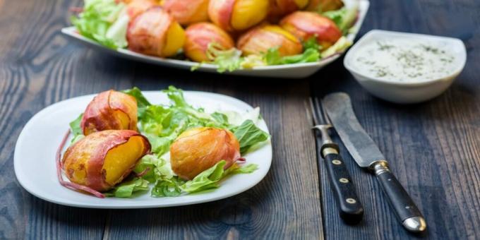 Potatoes baked in bacon