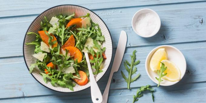Salad with persimmon, almonds and parmesan
