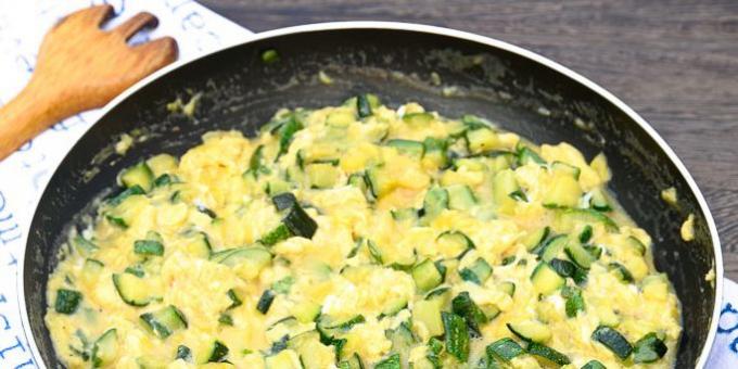 Fried zucchini with eggs