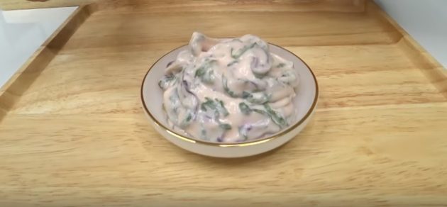 Garlic sauce with mayonnaise and herbs